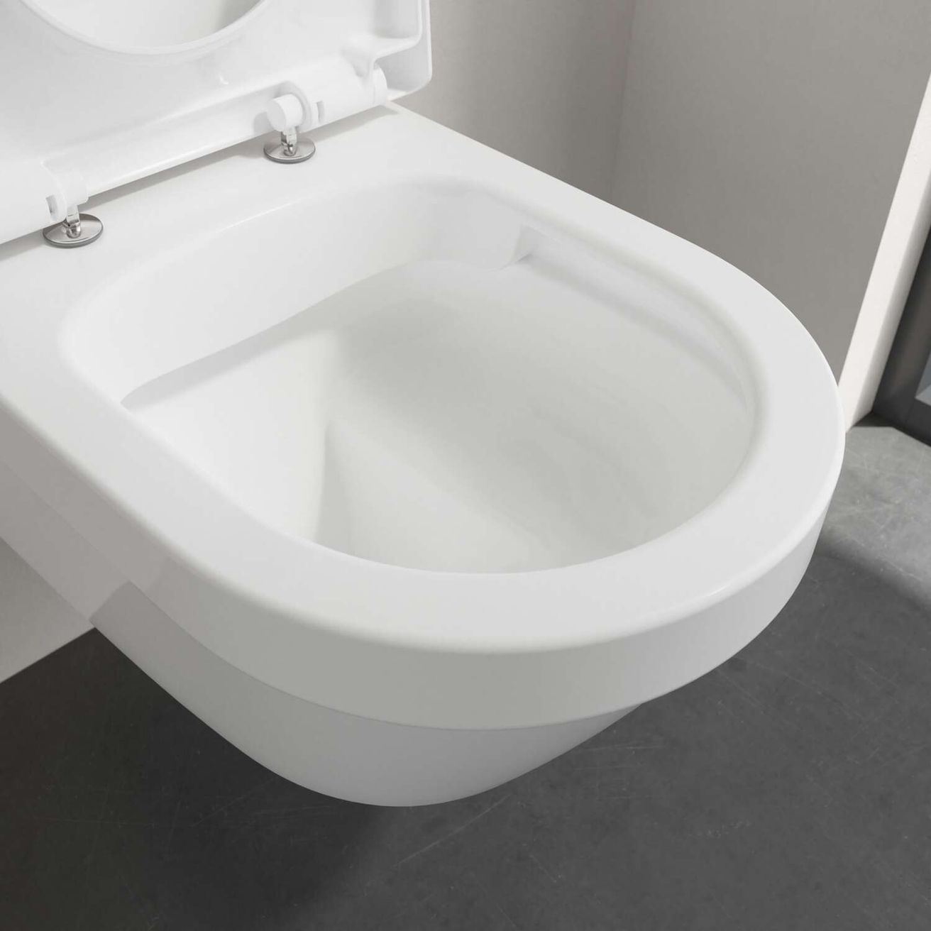 Villeroy & Boch Architectura Závesné WC s WC doskou, DirectFlush, CeramicPlus, alpská biela 4694HRR1 - galéria #6