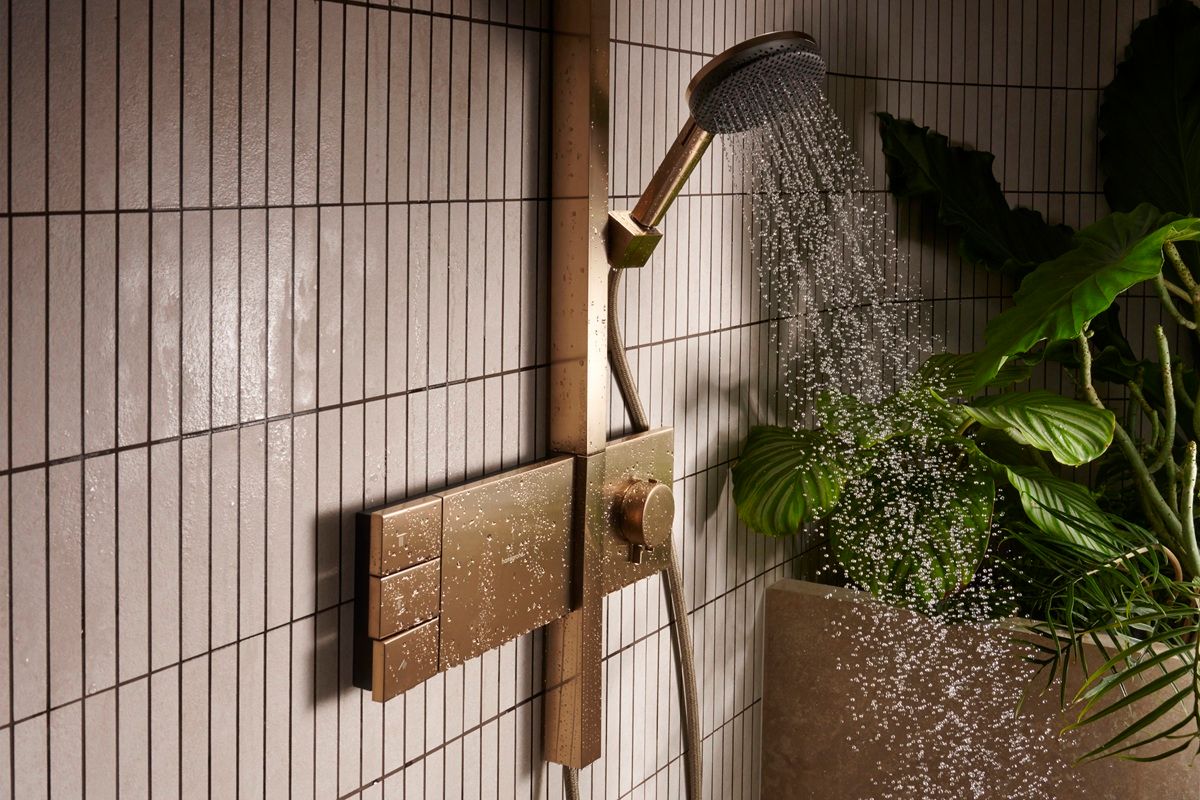 Hansgrohe Raindance Alive Q Sprchový systém s termostatickou batériou, kartáčovaný bronz 24590140 - galéria #1