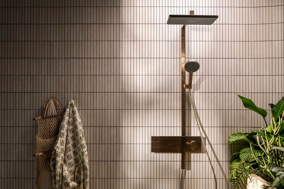 Hansgrohe Raindance Alive Q Sprchový systém s termostatickou batériou, kartáčovaný bronz 24591140 - galéria #2