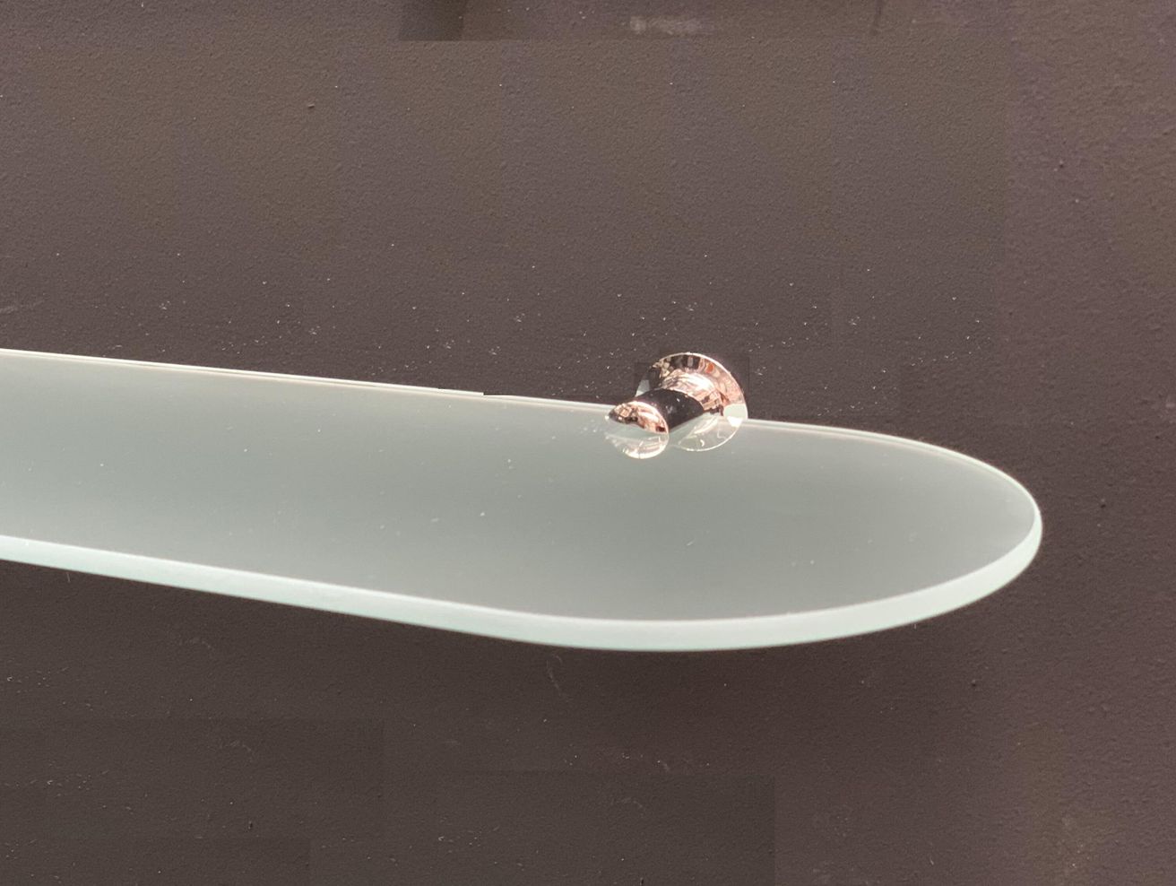 Amirro Police Glass Oval Sklenená polica s úchytmi, oválna, 59x12 cm, 100-173