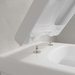 Villeroy & Boch Architectura Závesné WC s WC doskou, DirectFlush, CeramicPlus, alpská biela 5685HRR1 - galéria #7