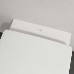 Villeroy & Boch Architectura Závesné WC s WC doskou, DirectFlush, CeramicPlus, alpská biela 5685HRR1 - galéria #8